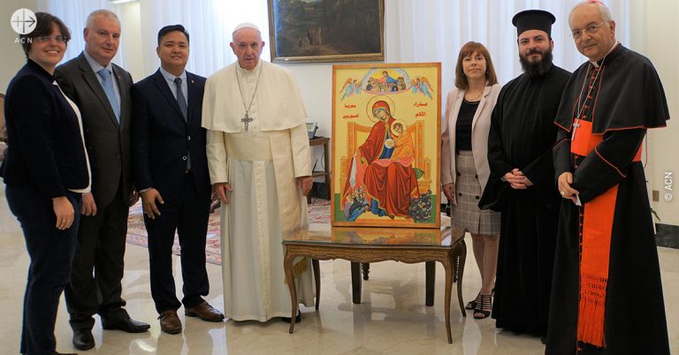 ACN’s Syria campaign: After 6000 rosaries, the Pope also blessed a Marian icon