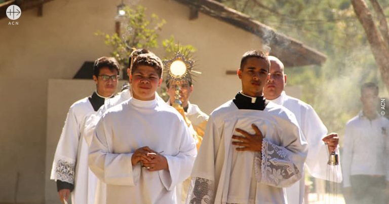 Brazil: Mass stipends for 19 priests of the Shalom Community