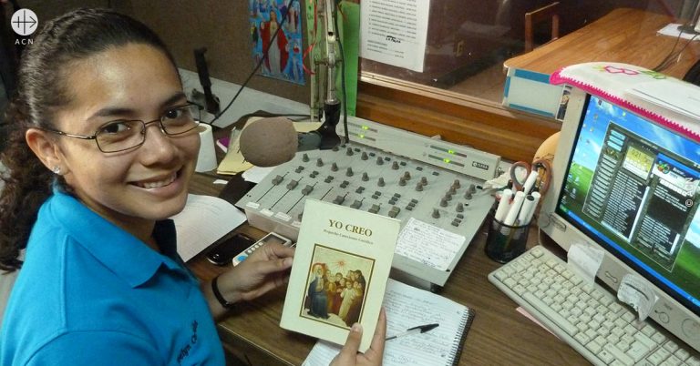 Honduras: 3000 Bibles and 3000 copies of the „DOCAT“