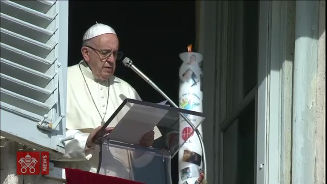 Pope Francis lights the Advent candle for peace in Syria